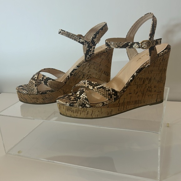 Lulu’s wedges size 7. Snakeskin print. - Picture 5 of 9
